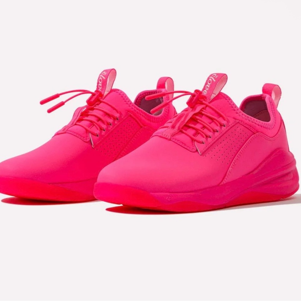 Clove Woman’s Classic Nursing Sneaker